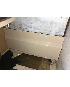 Plastskydd till badrumsvägg
